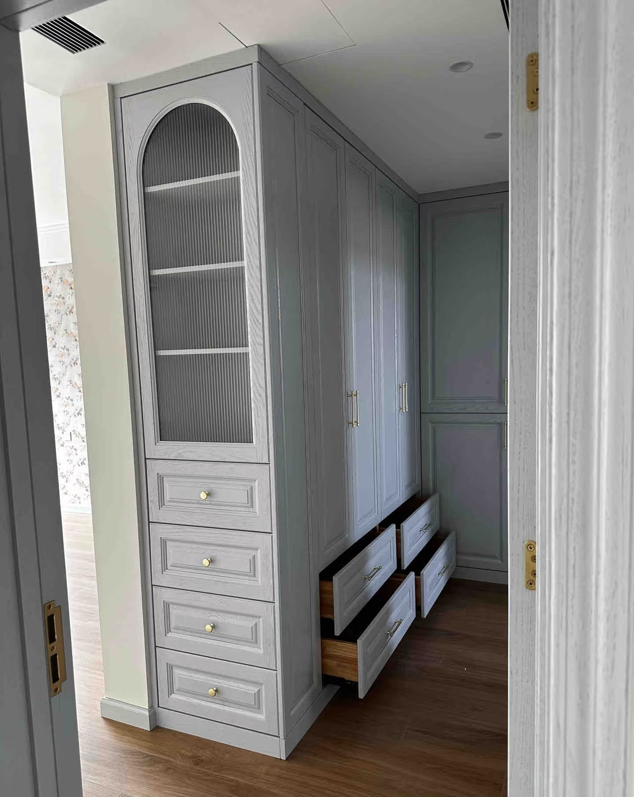 Luxury Entrance Cabinet Integrated Solution